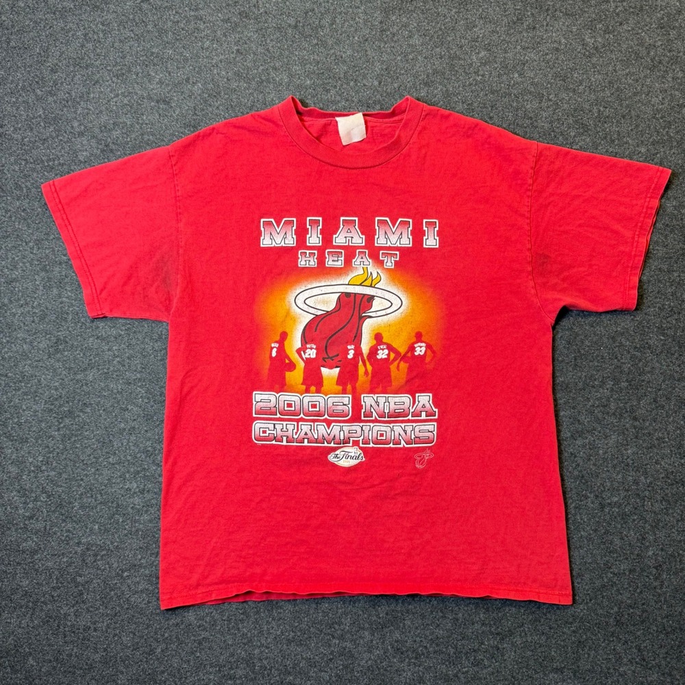 Vintage 2006 NBA Miami Heat T-Shirt Mens M Red Champions Wade Shaq Graphic Tee